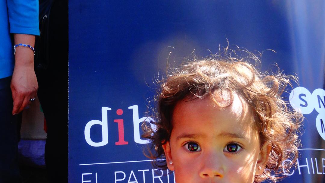 Niña celebrando junto al MAPSE su día.