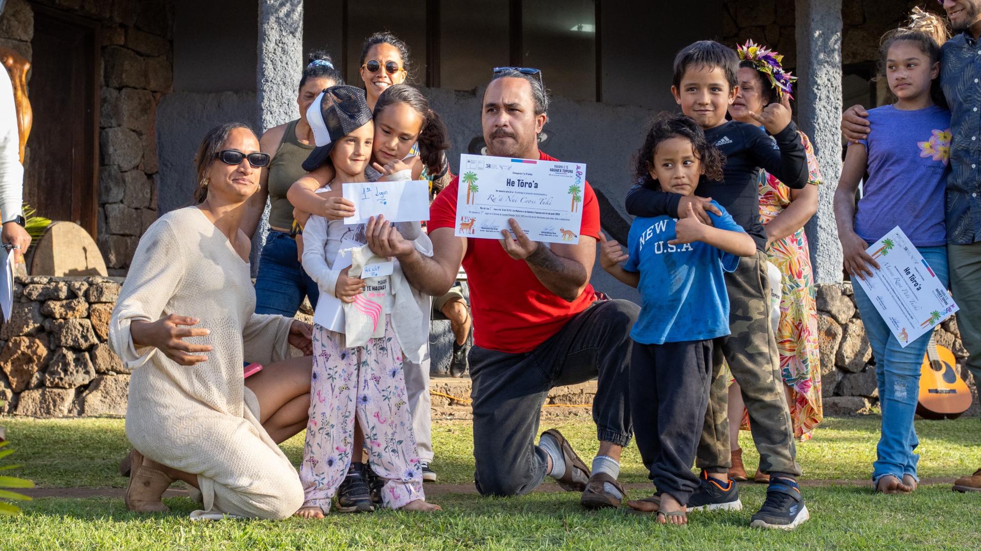 Niños y niñas en la ceremonia de premiación, fotografías de Sergio Moya