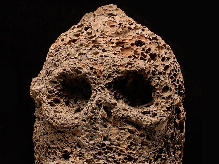 Cráneo de piedra