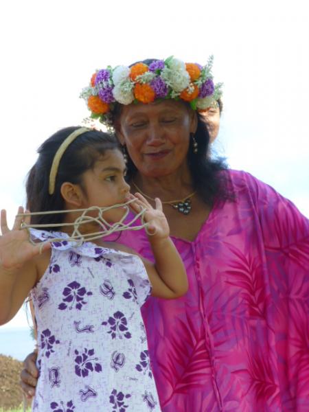 Isabel Pakarati y la menor del taller